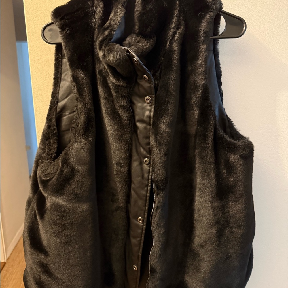 Tuckernuck Emilia reversible vest